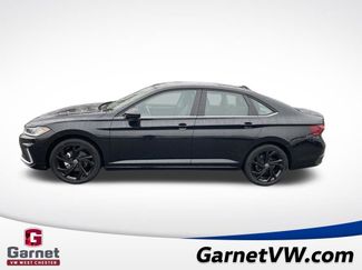 Certified 2025 Volkswagen Jetta SE video 2