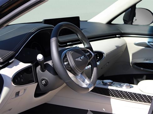 Used 2025 Genesis GV70 3.5T Sport w/ Sport Prestige Package image 9