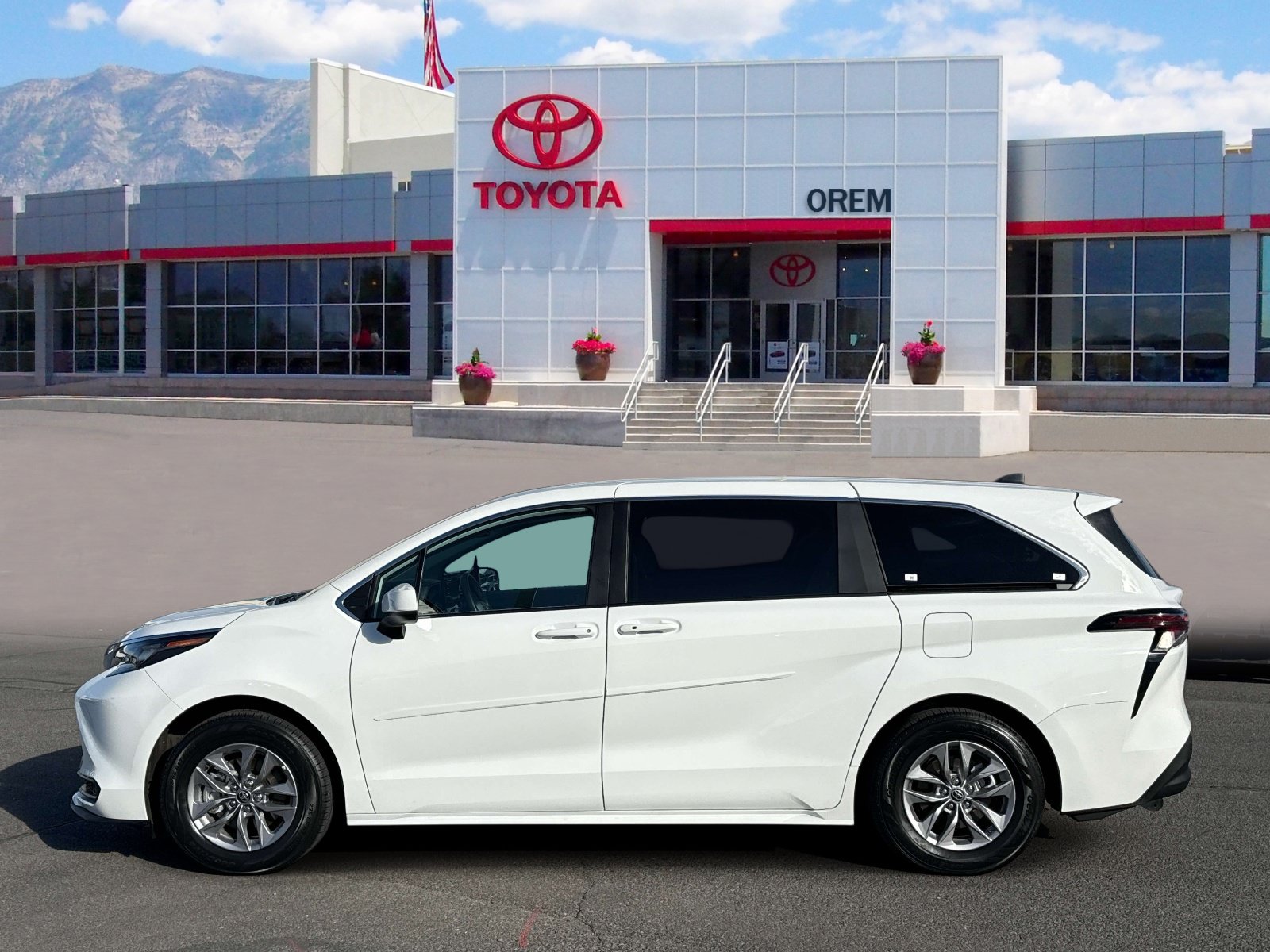 Used 2024 Toyota Sienna LE AWD/4WD image 7