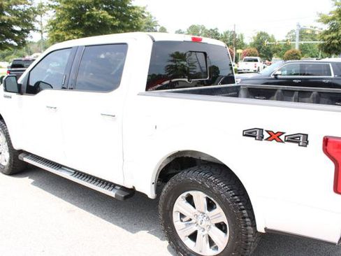 Used 2018 Ford F150 Lariat w/ Equipment Group 502A Luxury AWD/4WD image 12