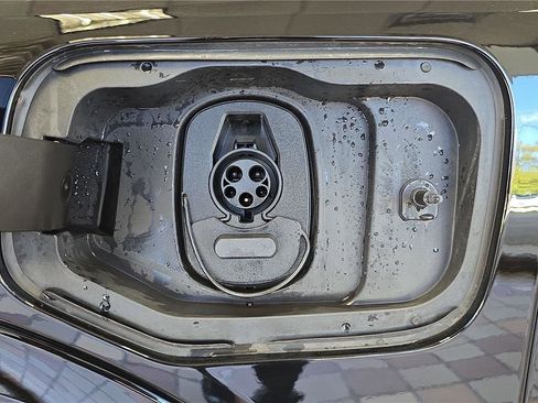 Used 2025 Chevrolet Equinox EV LT w/ Convenience Package image 29