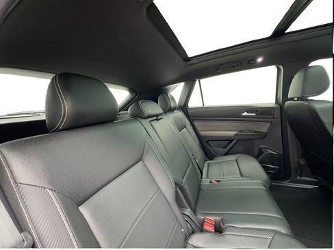 Used 2023 Volkswagen Atlas Cross Sport SE w/ Panoramic Sunroof Package FWD image 26
