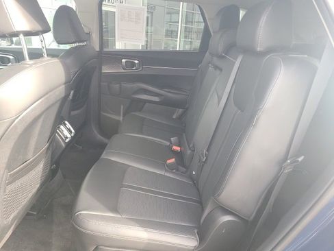 Used 2024 Kia Sorento S w/ Panoramic Sunroof Package image 13