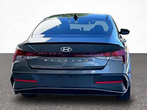 Used 2025 Hyundai Elantra Sport FWD image 6