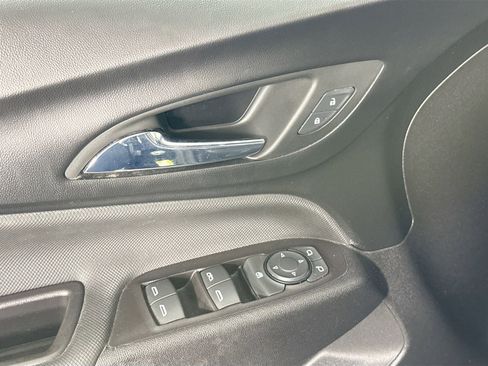 Used 2022 Chevrolet Equinox RS w/ RS Leather Package image 18