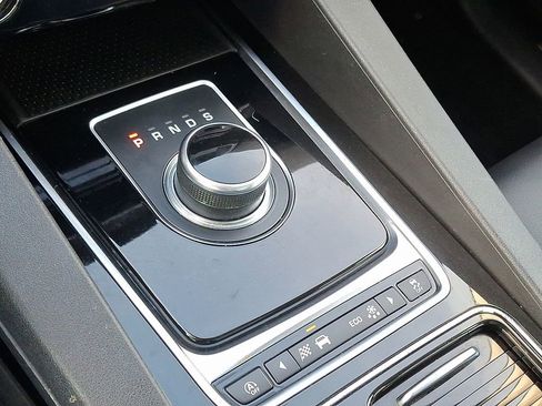 Used 2020 Jaguar F-PACE Premium image 15