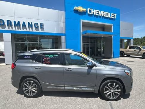 Used 2020 GMC Terrain Denali w/ Denali Premium Package AWD/4WD image 3