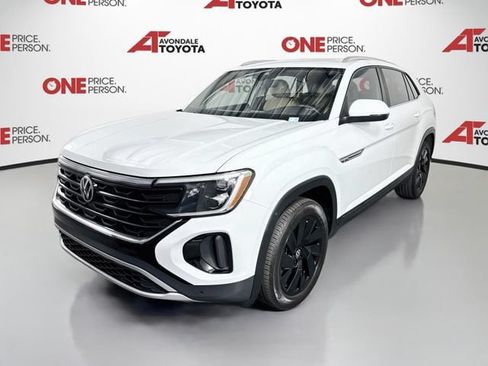Used 2025 Volkswagen Atlas Cross Sport SE FWD image 3