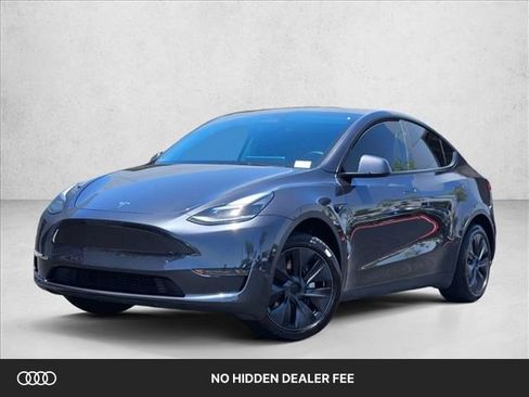 Used 2025 Tesla Model Y Long Range RWD image 1