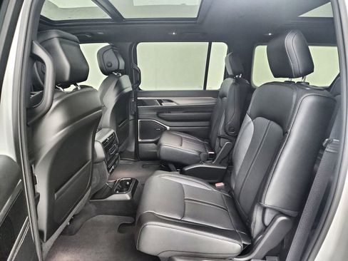 New 2025 Jeep Wagoneer L Series II image 32