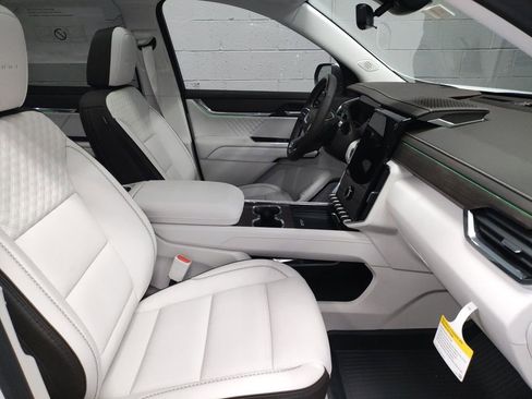 New 2026 GMC Acadia Denali w/ Super Cruise Package image 7