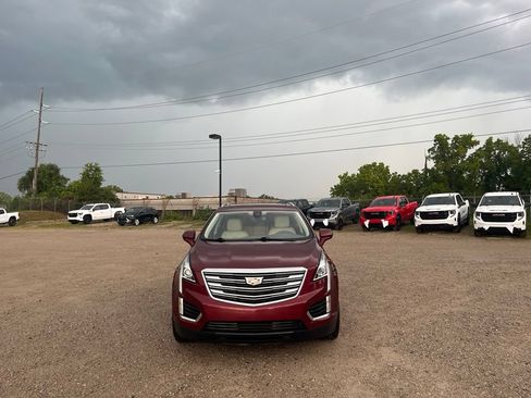 Used 2018 Cadillac XT5 Luxury w/ Driver Awareness Package FWD image 3