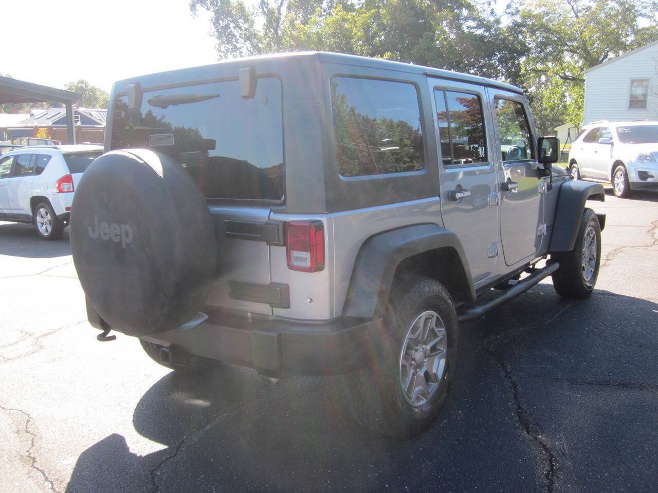 Used 2016 Jeep Wrangler Unlimited Rubicon w/ Max Tow Package AWD/4WD image 6