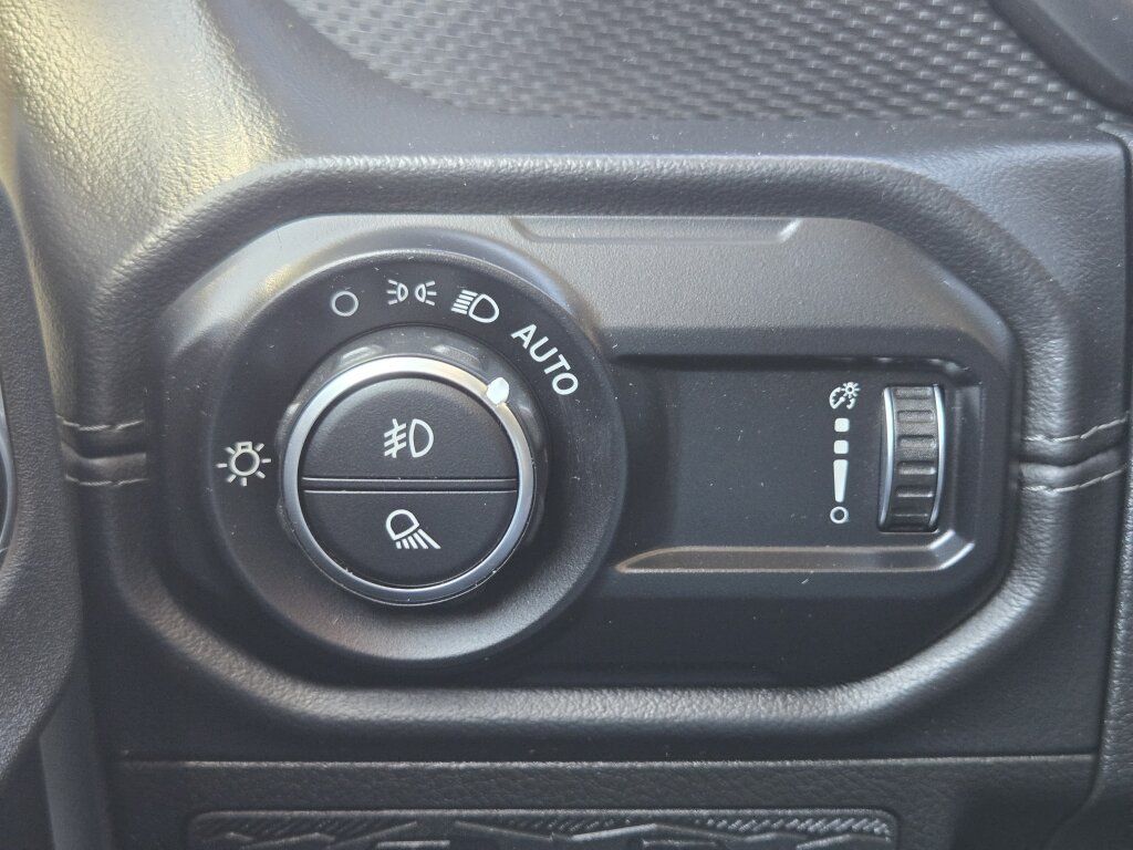 Used 2024 Jeep Gladiator Mojave AWD/4WD image 16