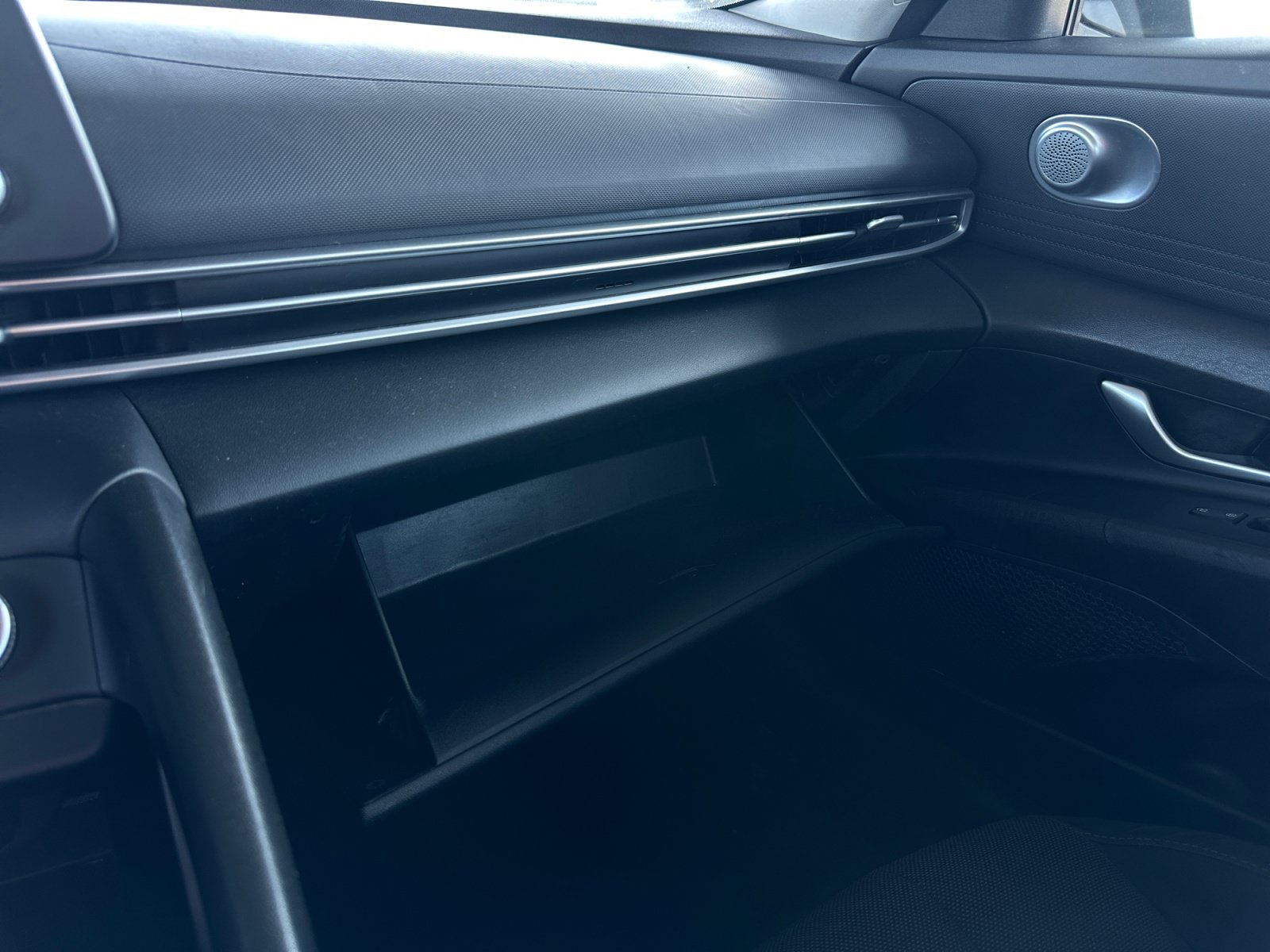 Used 2024 Hyundai Elantra SE FWD image 23