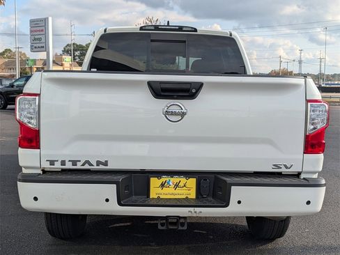 Used 2022 Nissan Titan SV image 5