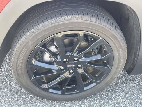Certified 2024 GMC Terrain SLE w/ Driver Convenience Package FWD image 11