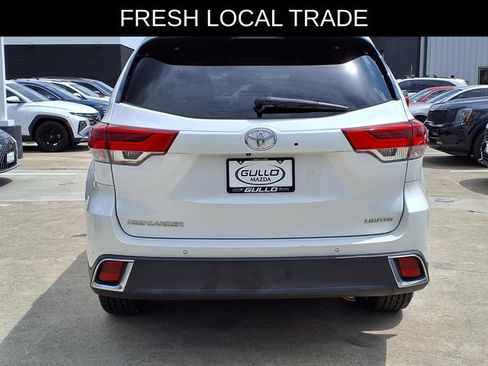 Used 2017 Toyota Highlander Limited FWD image 5