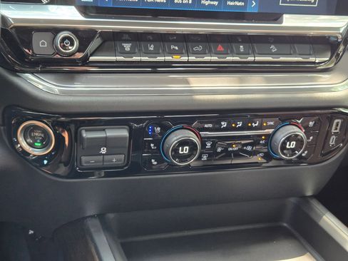 Used 2024 Chevrolet Silverado 2500 High Country w/ High Country Premium Package AWD/4WD image 17