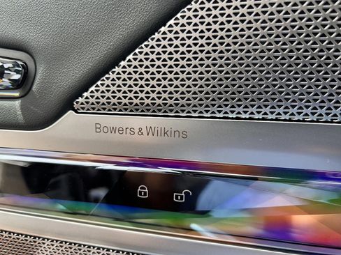 Used 2025 BMW 740i w/ Premium Package image 23