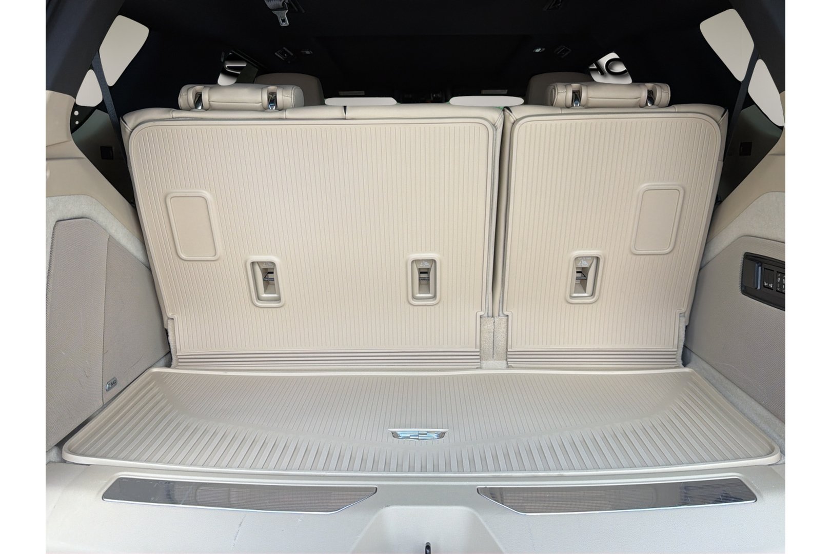 Certified 2022 Cadillac Escalade Premium Luxury RWD image 9