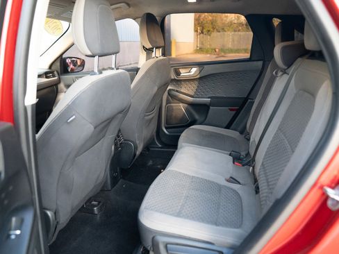 Used 2020 Ford Escape SE image 24