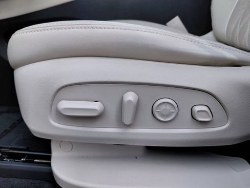 Used 2023 Buick Enclave Avenir w/ Avenir Technology Package FWD image 19