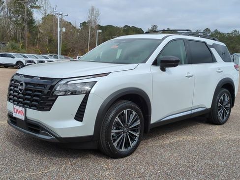 New 2026 Nissan Pathfinder Platinum image 1