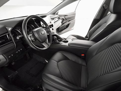 Used 2023 Toyota Camry SE image 11