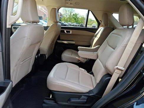 Used 2021 Ford Explorer XLT w/ Equipment Group 202A AWD/4WD image 10