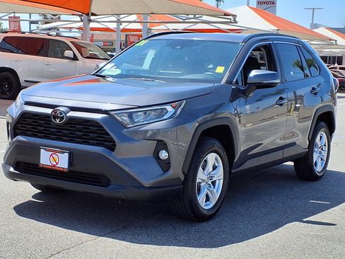 Used 2021 Toyota RAV4 XLE w/ Convenience Package FWD image 3