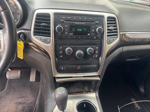 Used 2013 Jeep Grand Cherokee Laredo w/ Laredo E Group RWD image 12