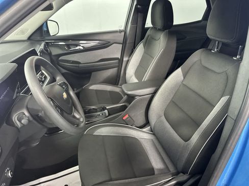 Used 2025 Chevrolet TrailBlazer LT AWD/4WD image 12