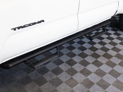 Used 2023 Toyota Tacoma TRD Off-Road image 11