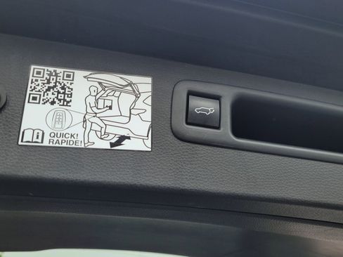 Certified 2024 Toyota Highlander XLE image 28