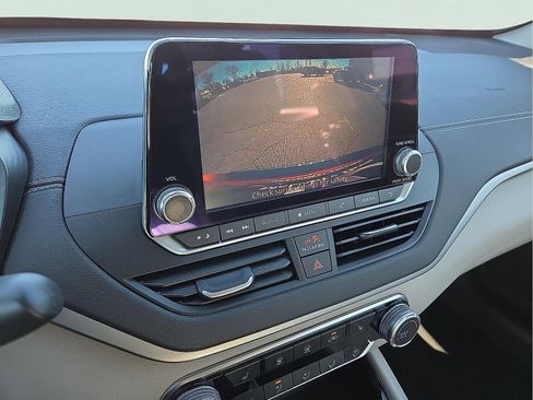 Used 2022 Nissan Altima 2.5 SV w/ SV Premium Package image 17