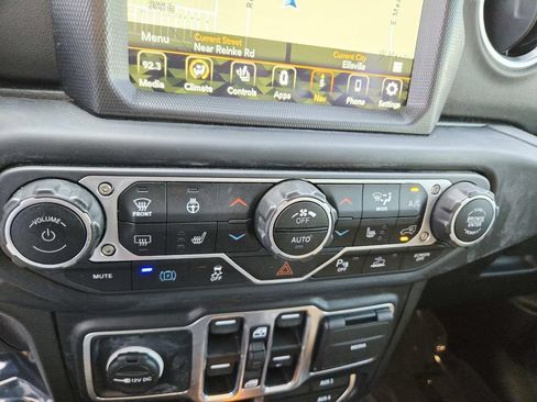 Certified 2021 Jeep Wrangler Unlimited Sahara w/ Dual Top Group AWD/4WD image 32