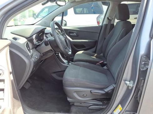 Used 2020 Chevrolet Trax LS w/ Tint and Cruise Package FWD image 19