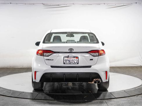 Used 2024 Toyota Corolla SE FWD image 3