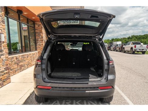Used 2023 Jeep Grand Cherokee Altitude AWD/4WD image 28