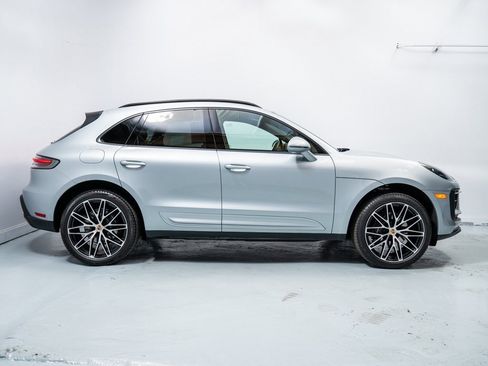 Used 2024 Porsche Macan image 8