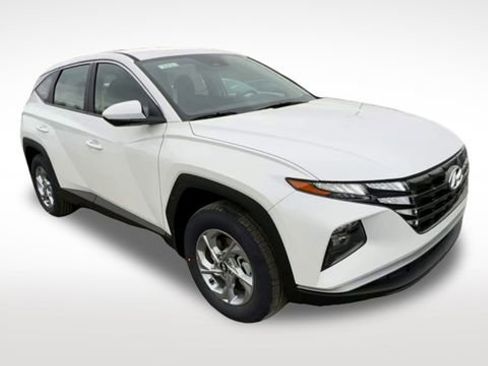 Used 2023 Hyundai Tucson SE image 2