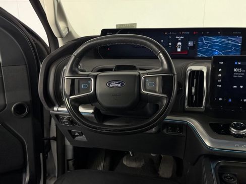 Used 2025 Ford Expedition Platinum w/ Driver's Package AWD/4WD image 12
