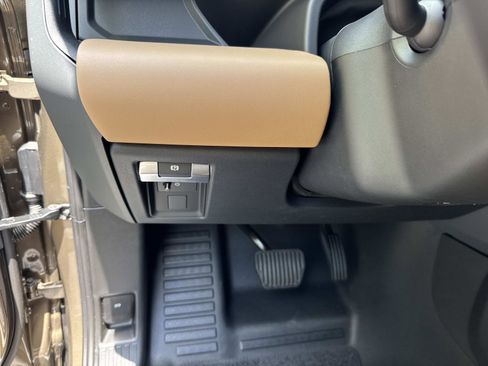 New 2026 Land Rover Defender 110 X-Dynamic SE AWD/4WD image 32