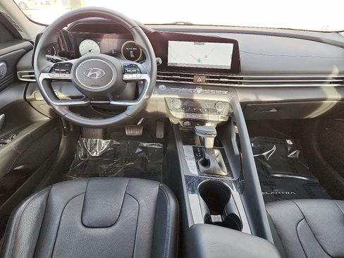Used 2023 Hyundai Elantra Limited image 10