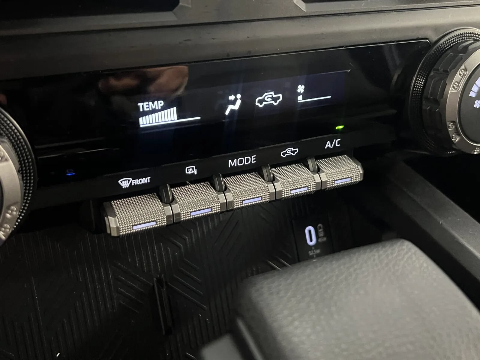 Used 2025 Toyota Tacoma SR5 AWD/4WD image 21