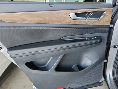 Used 2024 Volkswagen Atlas SE image 18