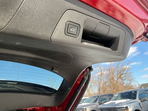 Used 2023 Buick Envision Essence image 16