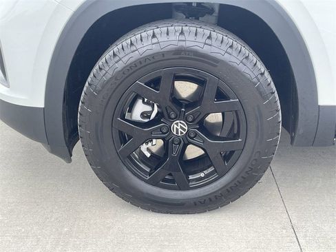 New 2025 Volkswagen Atlas Peak Edition SE image 9