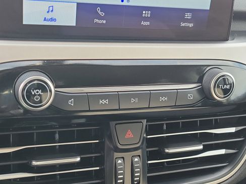 Certified 2022 Ford Escape SE w/ Cold Weather Package image 28